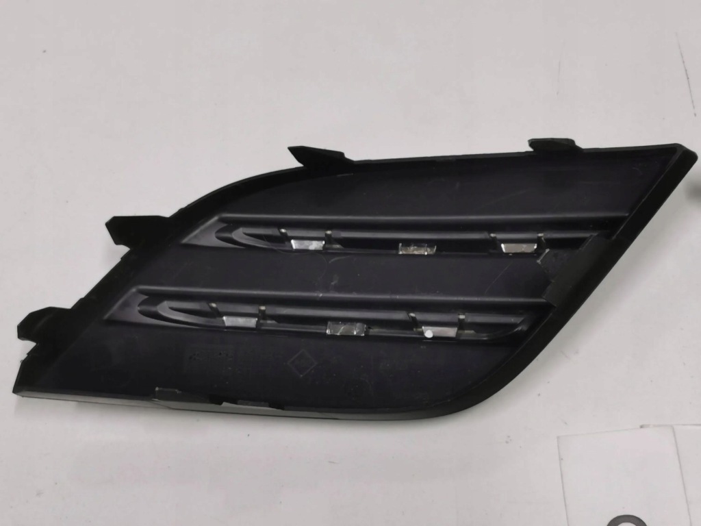 Решётка бампера передний renault clio iv рестайлинг  правая 1 левая 904. Доставка