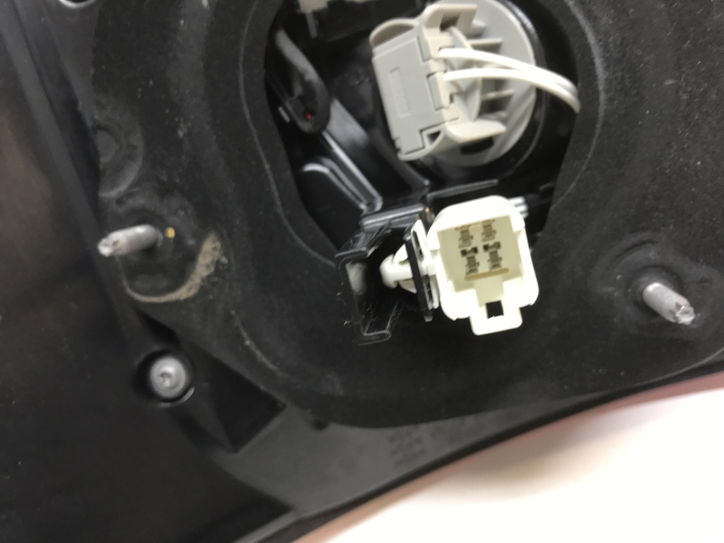 Фара w крыло левый задний  toyota avensis t27 t29 универсал led 15- 81560-05310 Оригинал