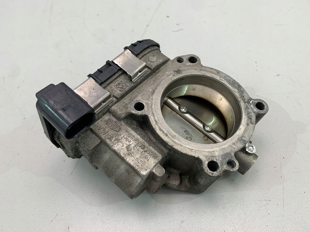 фото №1, Audi s5 8w дроссельная заслонка воздуха 06m133062h