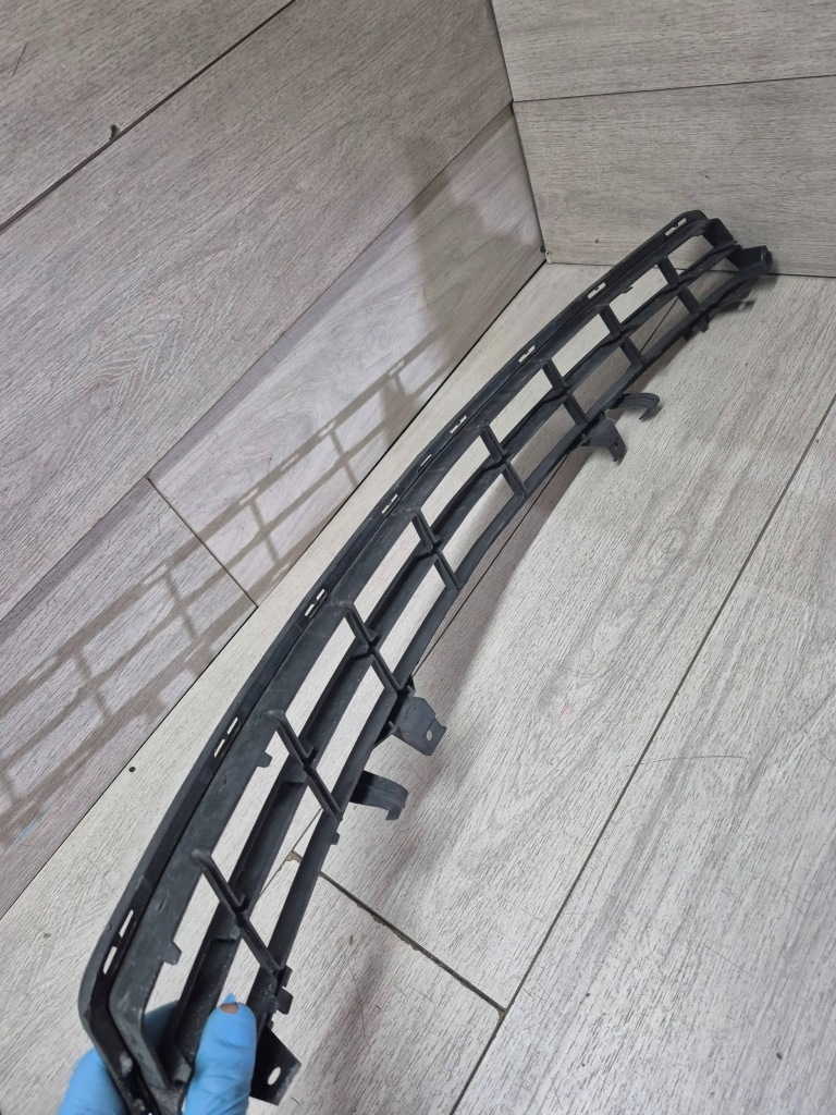 13668. meriva b решётка средняя бампер перед 13378395 Недорого