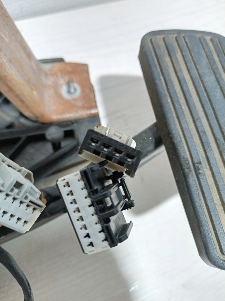 Купить Педаль тормоза gmc sierra cadillac escalade iv chevrolet tahoe 2014-2019