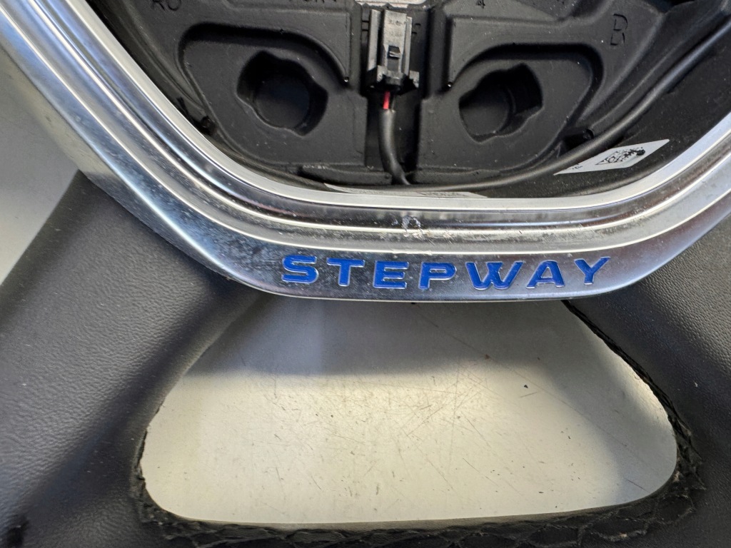 фото №8, Dacia sandero ii воздуховод кожа мультифункция 484007478r