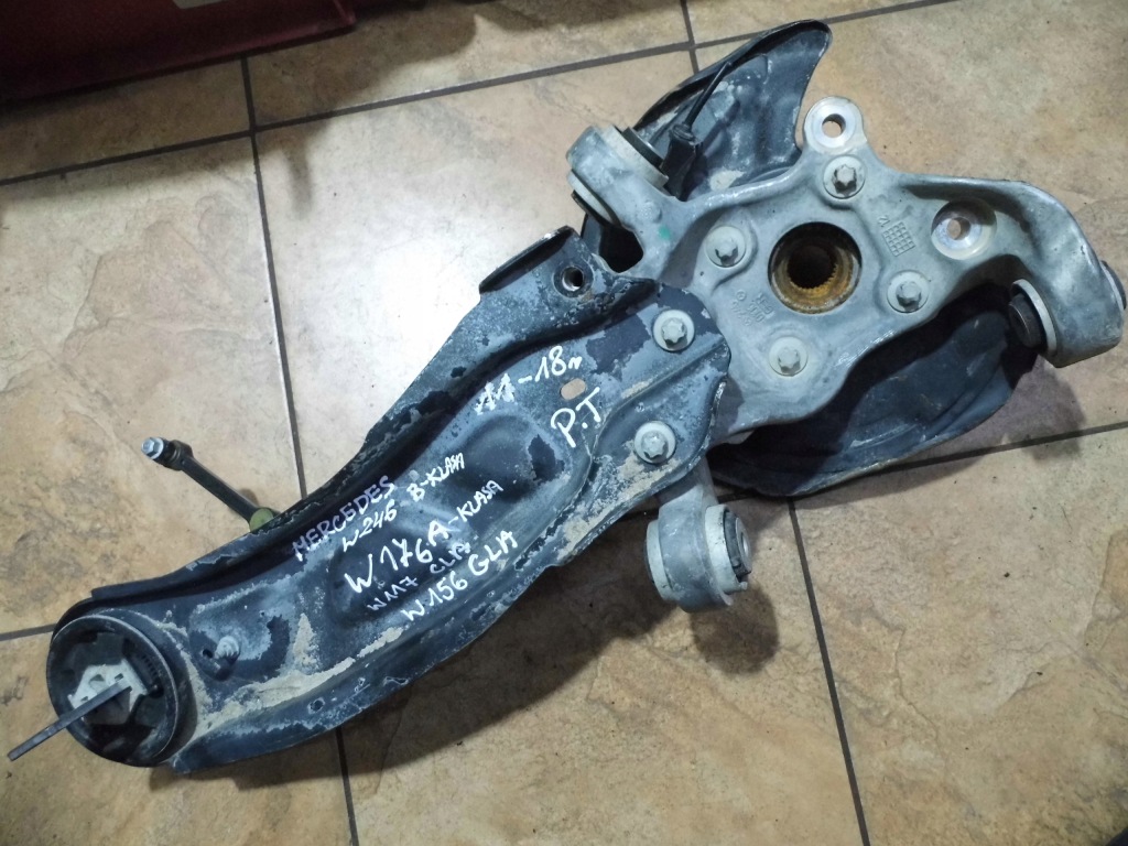 W246 w176 w156 w117 11-18' поворотний кулак правий задній Недорого
