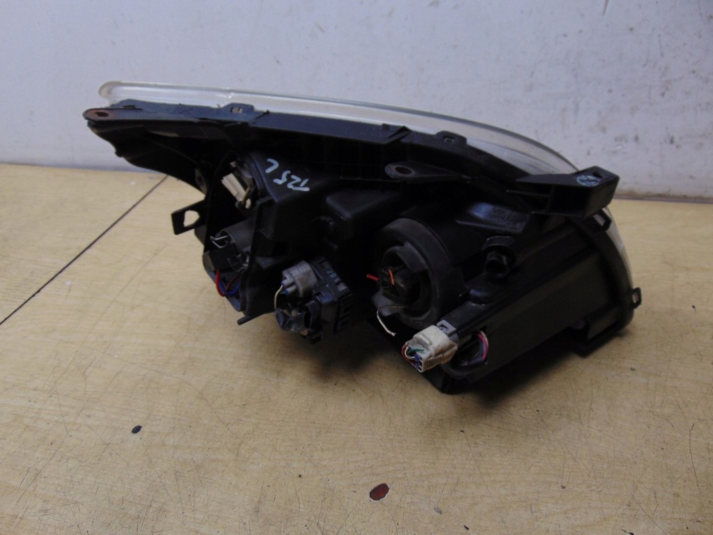 фото №10, Лампа левая перед toyota avensis t25 europa