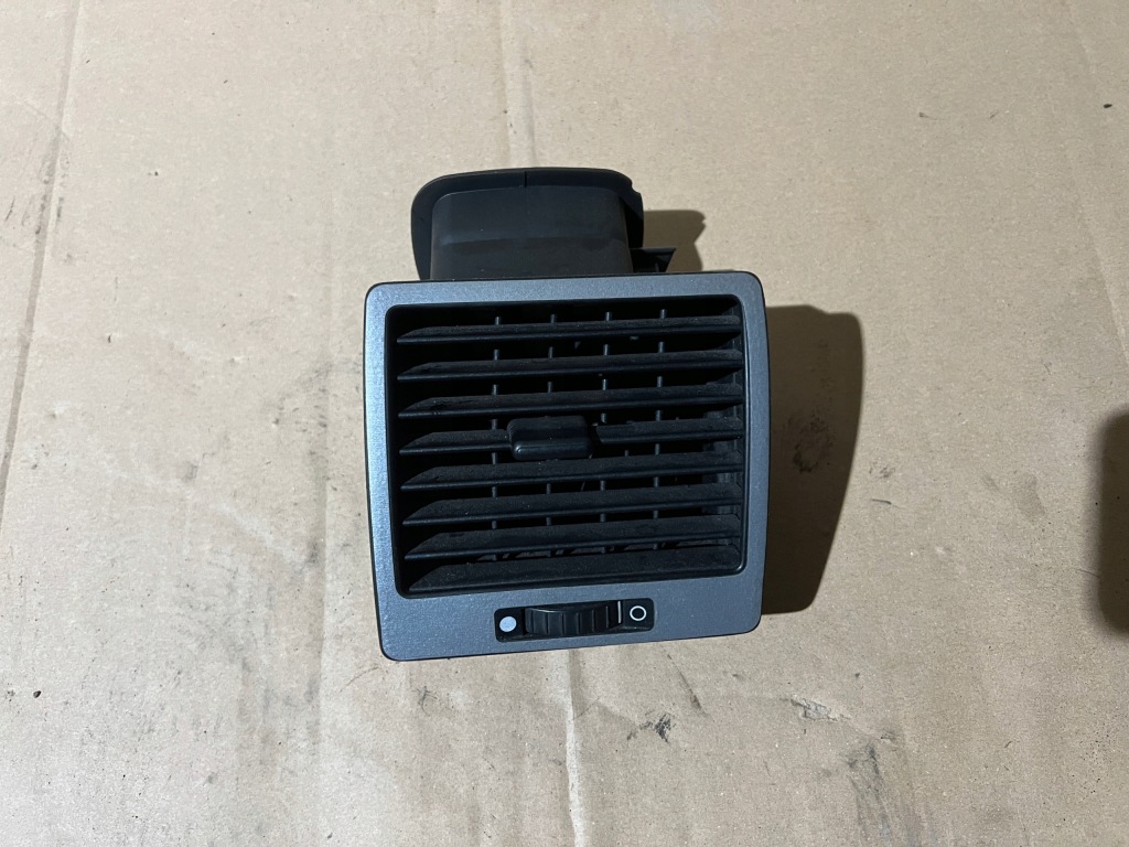 фото №1, Решітка обдув права 7h5819204 vw t5 multivan