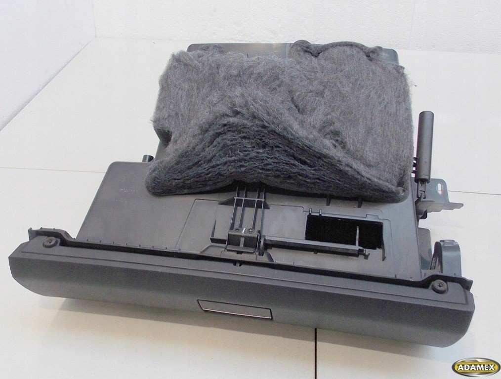 фото №4, Mercedes b-klasa w245 2005r - бардачок пассажира