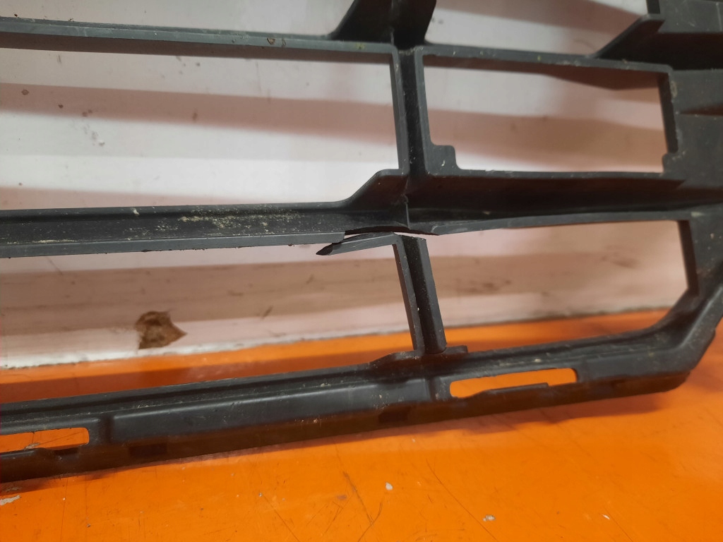 фото №8, Volvo xc60 ii 17- решётка бампера перед средняя 32296070