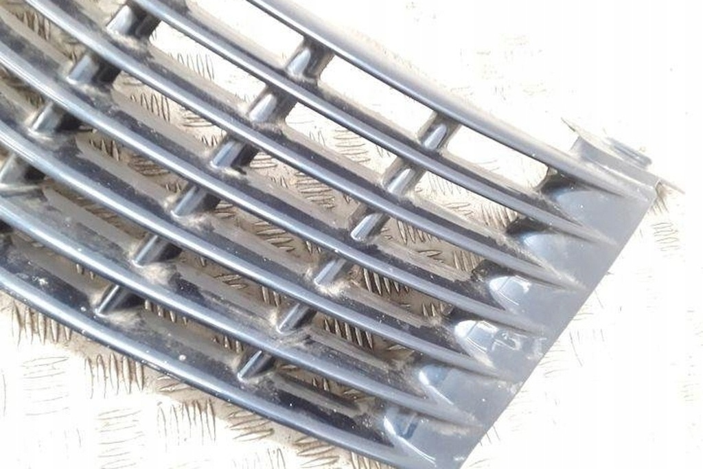 фото №8, Решётка радиатора chrysler pt cruiser pt_ 27784 2.0l бензиновый 104kw 2001