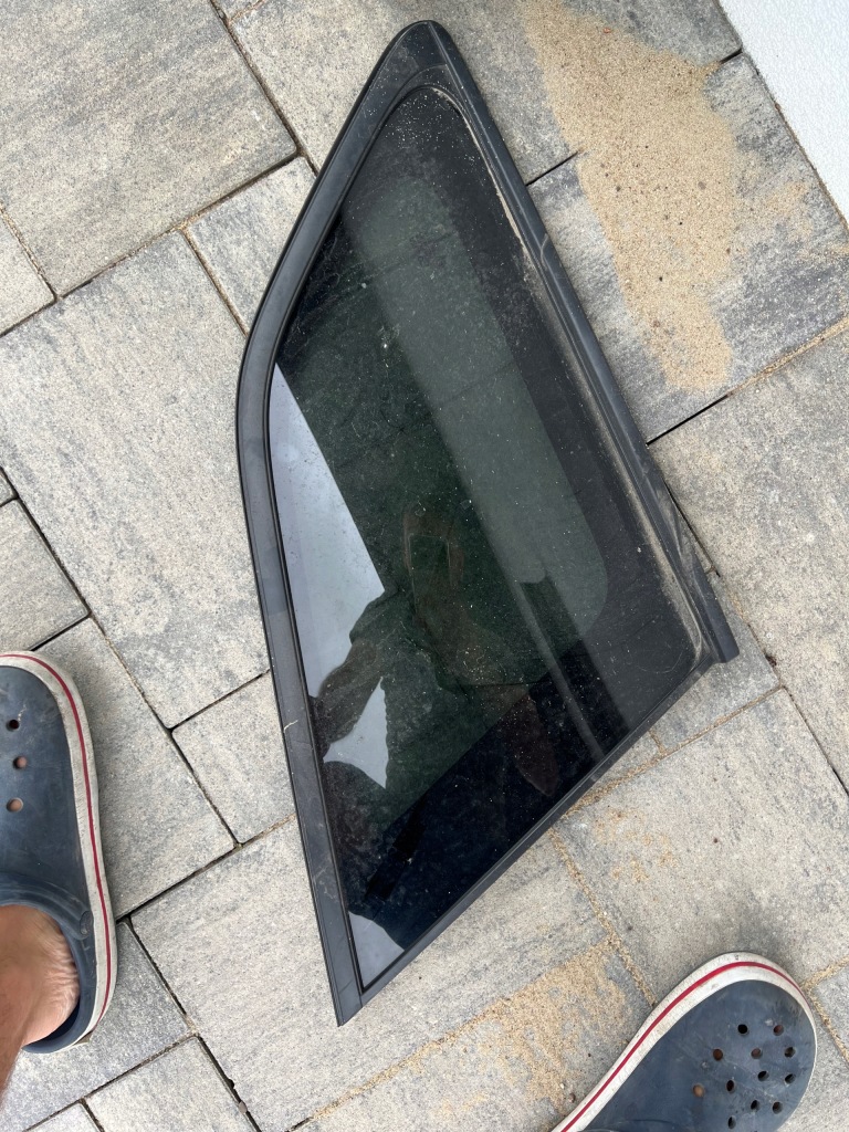 фото №1, Avensis t29 стекло кузовная левая задняя