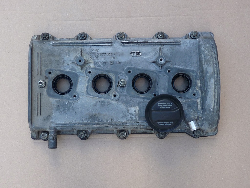 фото №10, Audi a8 d2 lift 3.7 v8 4.2 v8 кришка клапанів ліва 077103475n
