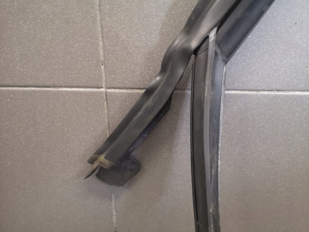 фото №8, Прокладка скло двері правий задня audi a4 b7 avant 8k9839440f