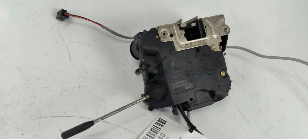 Замок дверь правый перед eu 2037200835 mercdes-benz c-klasa w203 Киев