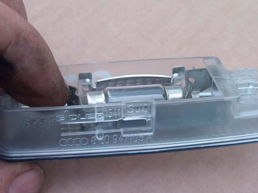 фото №7, Лампа стельовий audi a6 c5 2.5 tdi 8l0947105a