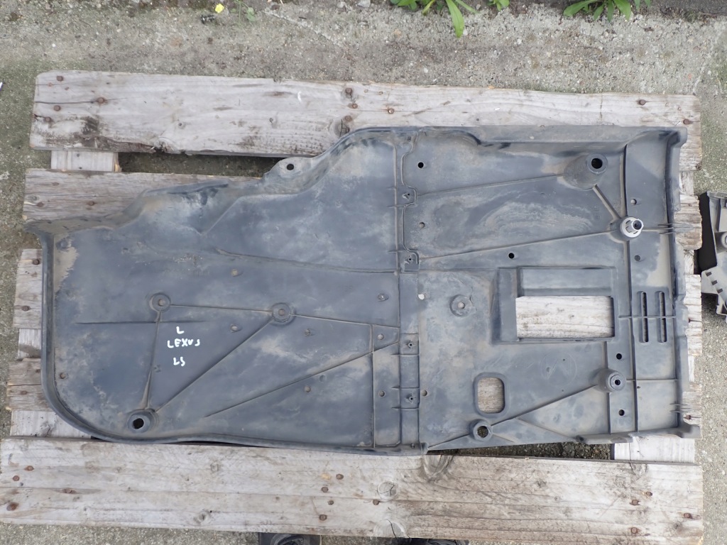 Накладка подвеска левая lexus is 3 200t 300 po рестайлинг  2018 европа 57628-30061 в Украине