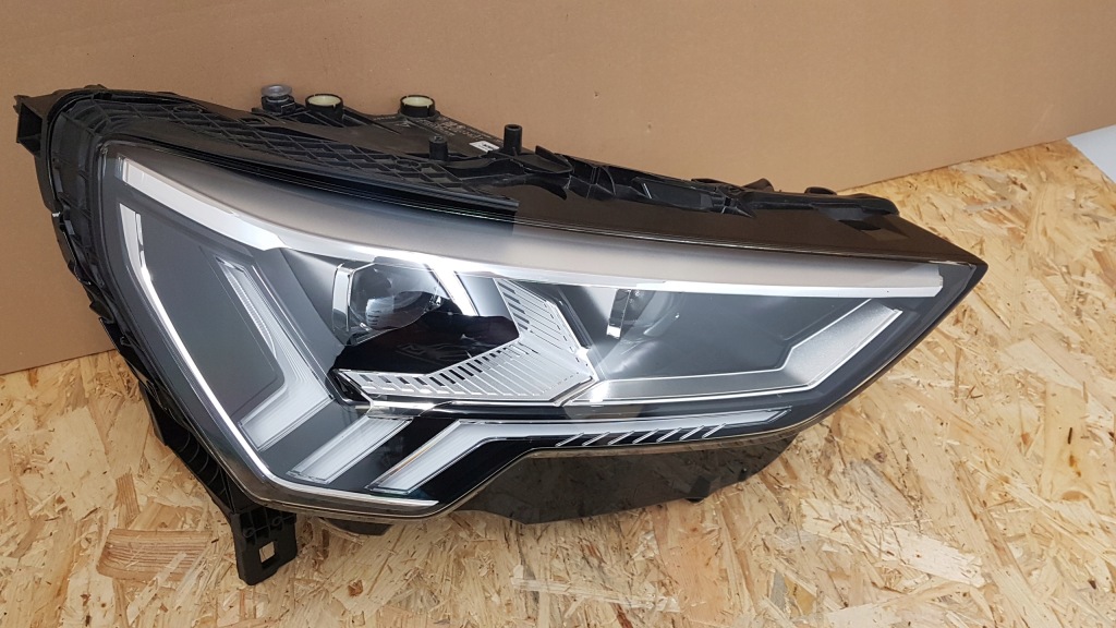 Фара перед правый  audi q3 83a full led matrix Оригинал