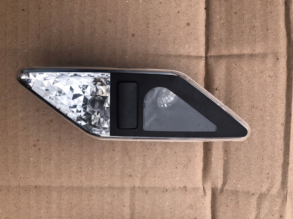 фото №1, Лампа потолочный освещение bmw e46 левая правая