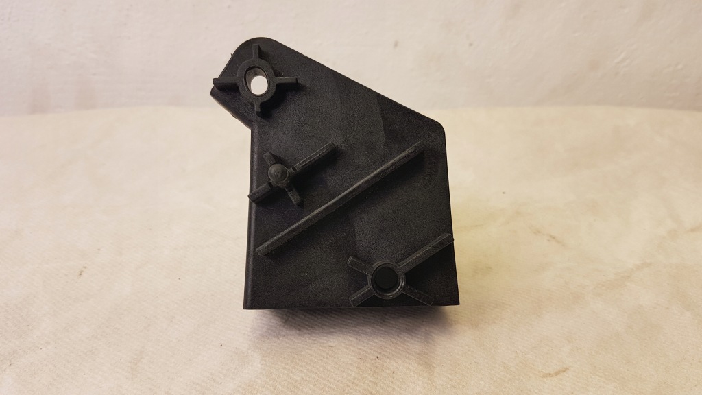 Tesla 1055537-00-a напрямна кріплення бампера в Україні