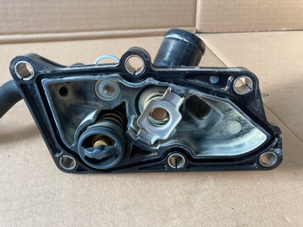 фото №2, Корпус термостата renault captur ii 1.0 tce 110610362r