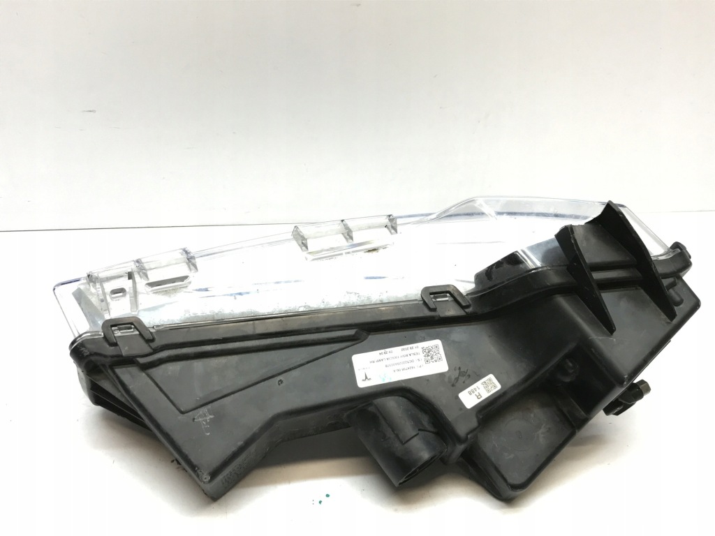 Tesla model 3 y рестайлінг  протитуманна фара led правий 1624798-00-a Ціна