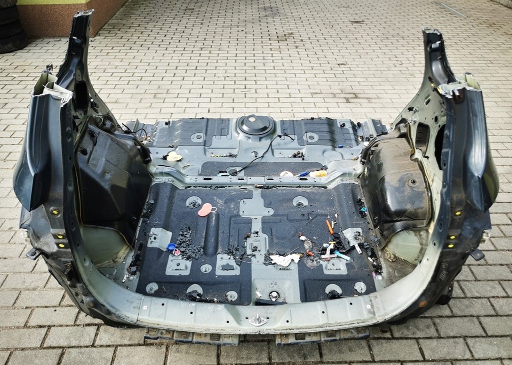 фото №1, Kia carens iv 13-18 четверть обрезанный задняя кузов pas задний поддон