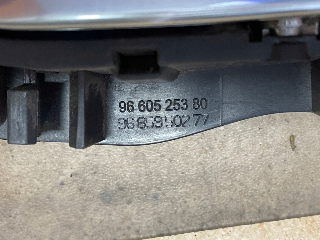 фото №10, Citroen оригинальный номер 9685950277 ручка+ замок+ кронштейн c4