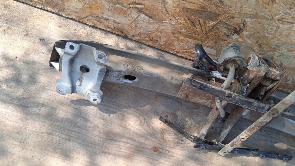 фото №8, Volvo c30 hak буксировочный шар табличка балка задняя