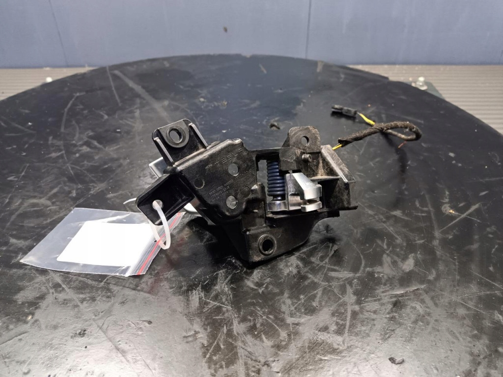 Ручка внутренняя задний  левая tesla model s 1008435-00-e Оригинал