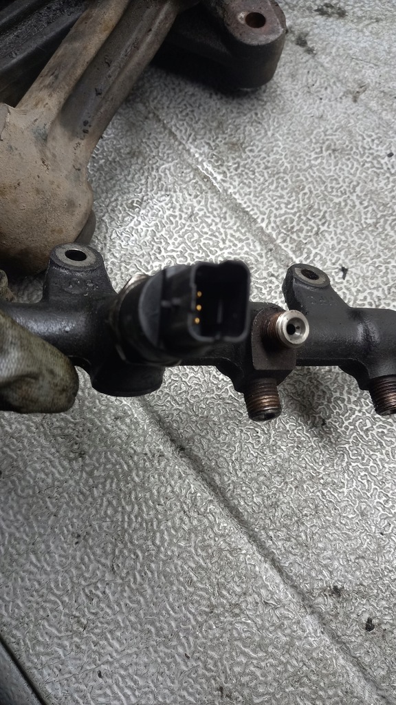 фото №5, Молдинг впрыскная kia carnival 2.9tdi 02r ii