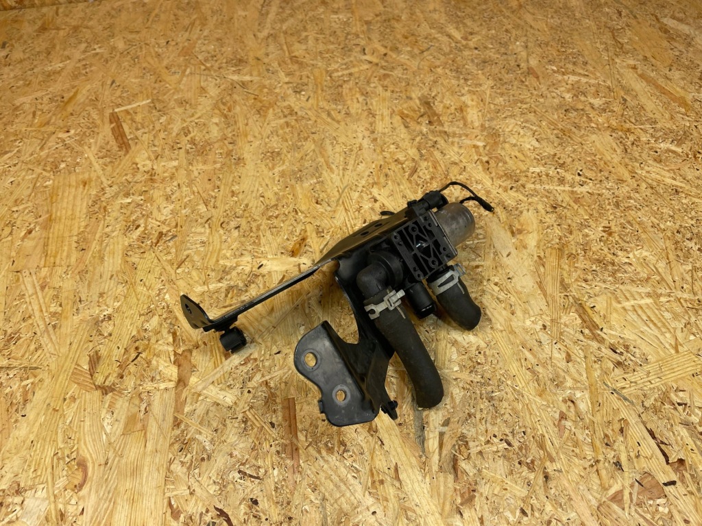 Дополнительная насос воды электроклапан bmw g05 g06 g07 g20 g21 9037610 в Украине