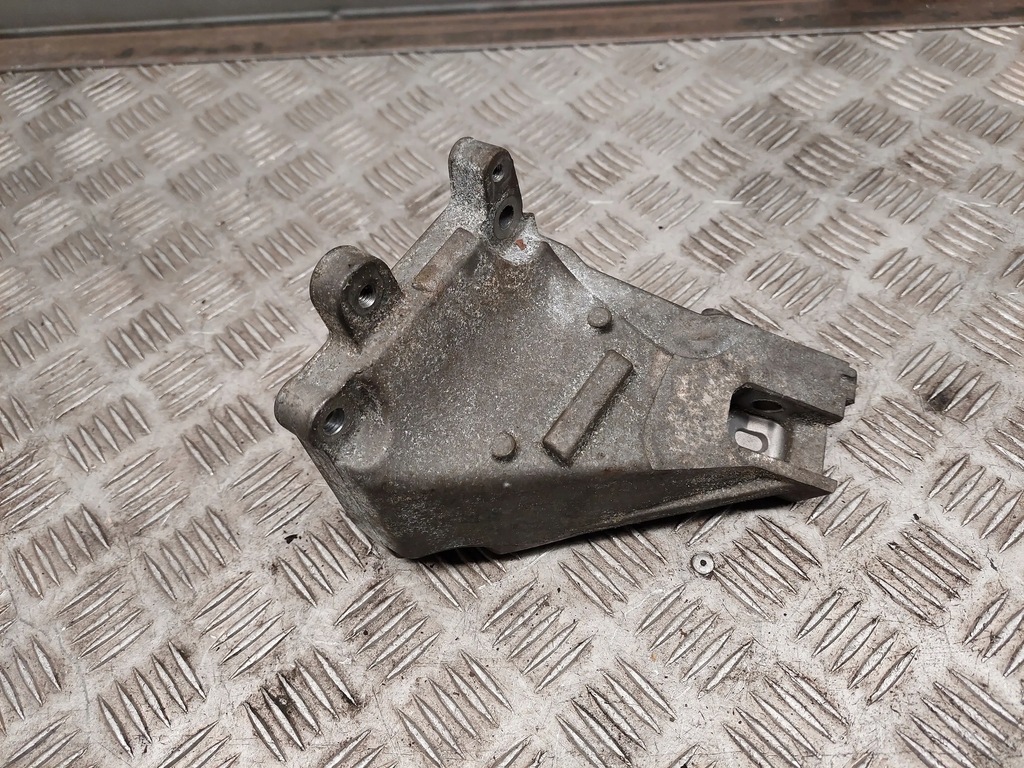 фото №6, Mercedes cls c218 a2782236404 кронштейны i лапы