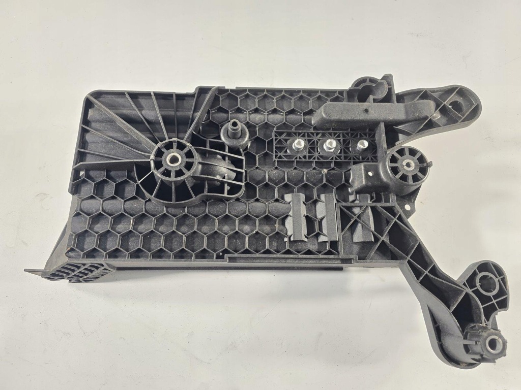 Vw golf vii audi a3 8v основание аккумулятор 5q0915321h 5q0915331j Недорого