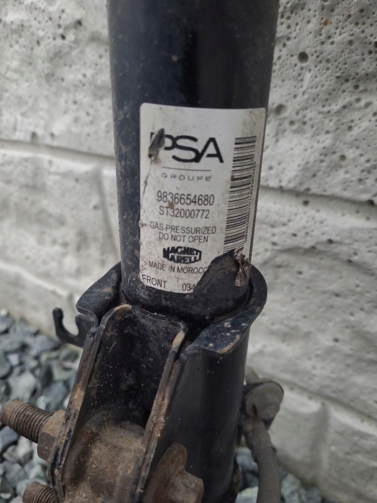 Амортизационная стойка поворотный кулак правая  перед 1.2 thp peugeot 2008 2 9836654680 Недорого