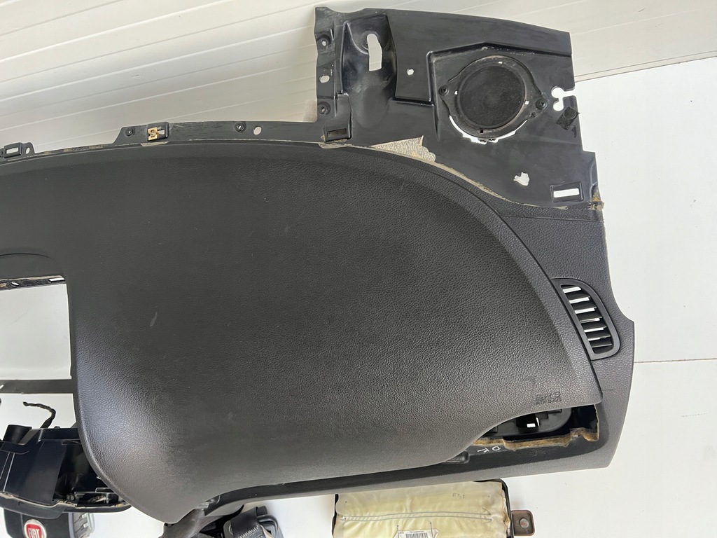 фото №8, Приборная панель консоль подушка безопасности ремни fiat freemont dodge journey