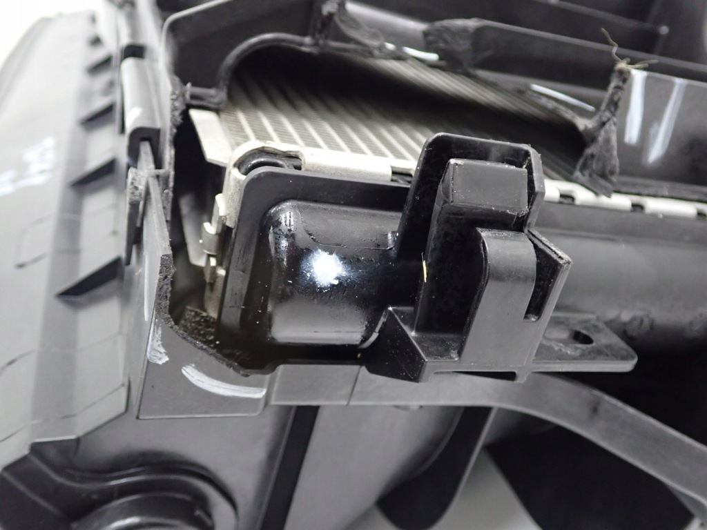 Комплект радіатор води кондиціонера вентилятор tesla y 514 km 1640666-00 Ціна