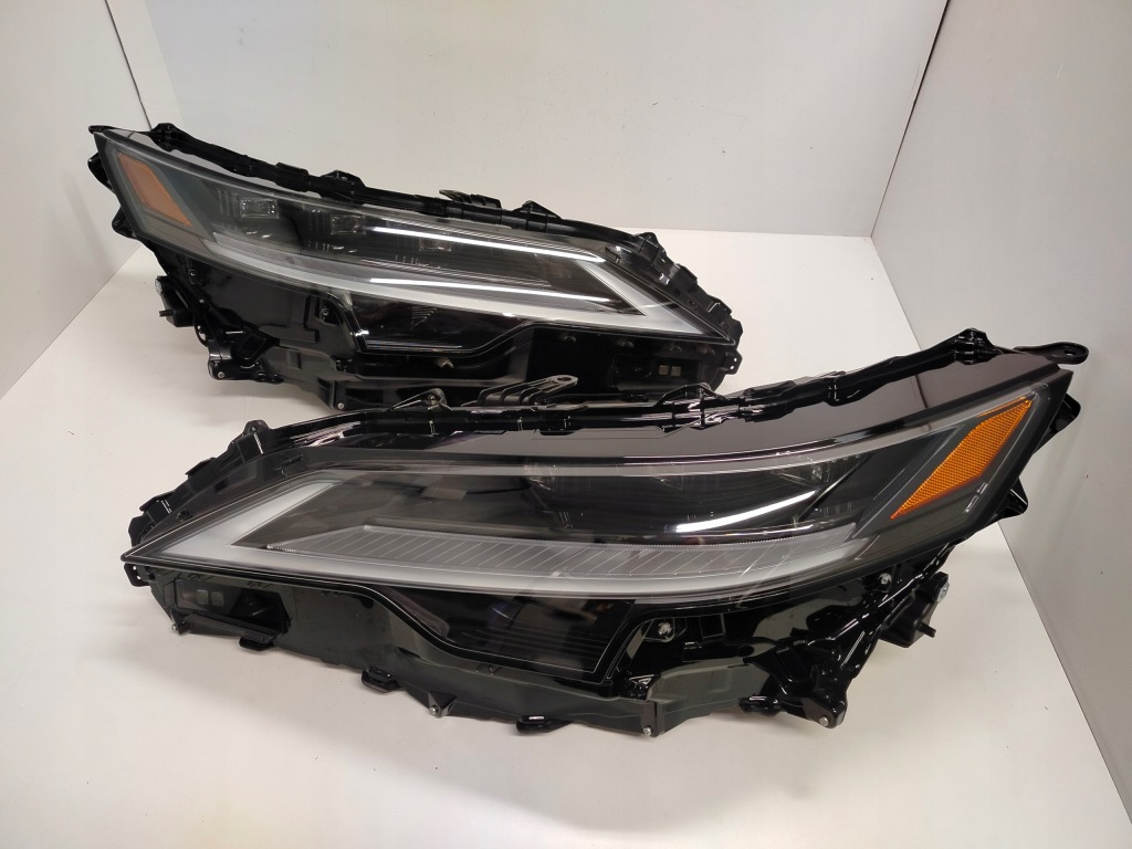 Купить Lexus rx v full led фара правый  левая идеальное