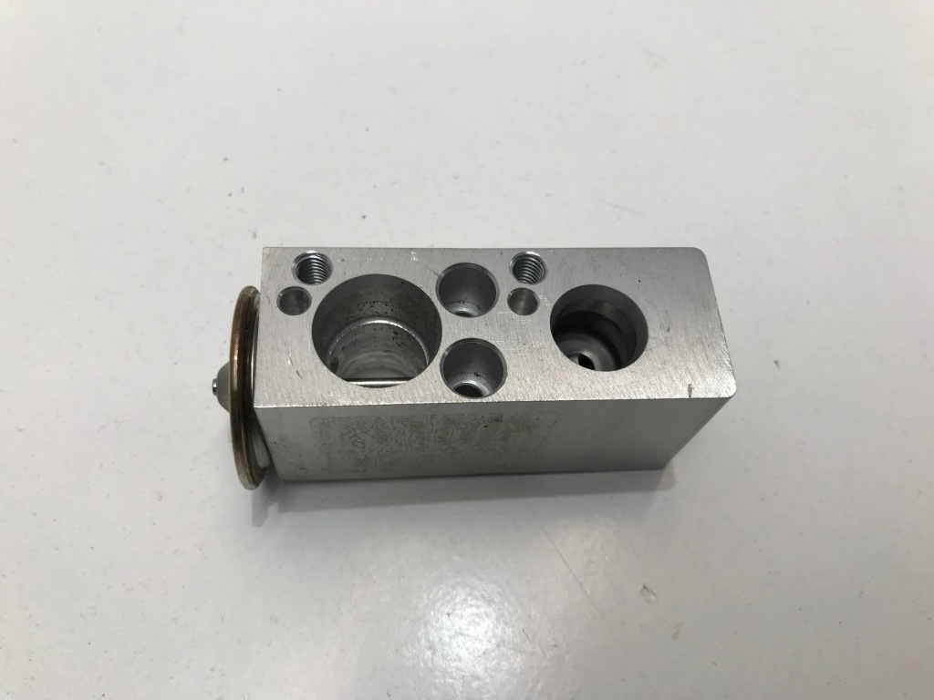 фото №1, Bmw 1 f40 2021 клапан расширительный кондиционера