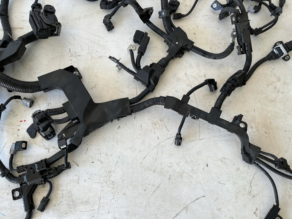 фото №8, Corolla e21 kombi hb 2.0h електропроводка na двигун