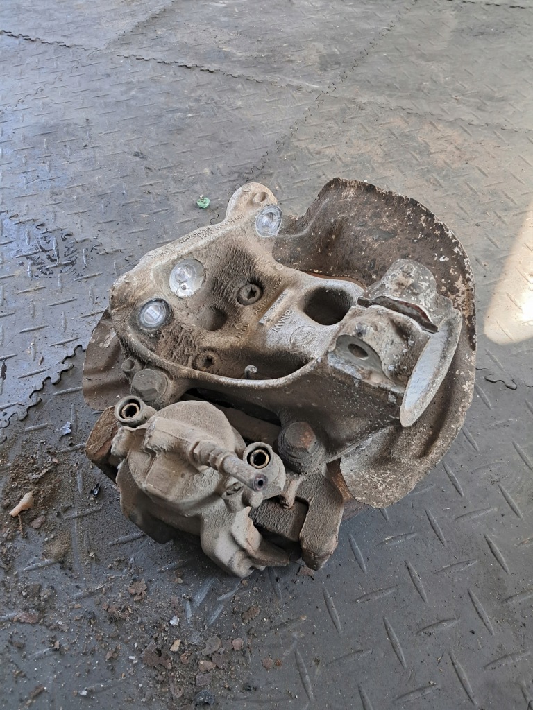 фото №4, Поворотний кулак супорт правий перед bmw 1 f20 f21 2.0d 6792286