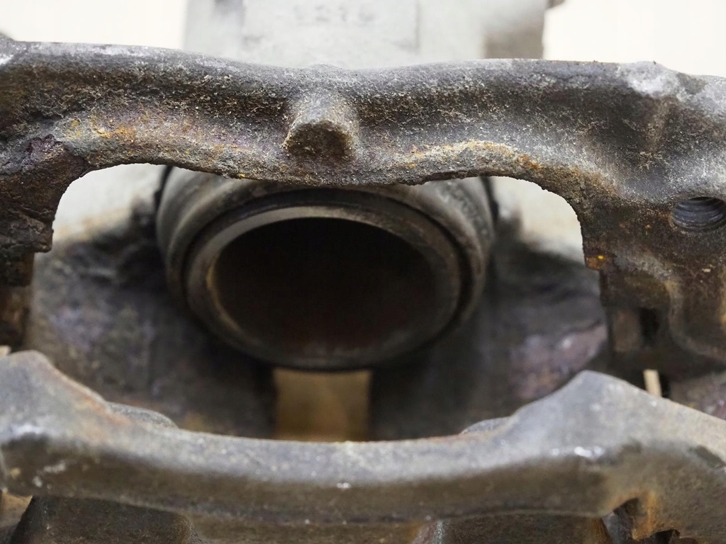 фото №13, Bmw 2 f46 gran tourer суппорт тормозной правый перед