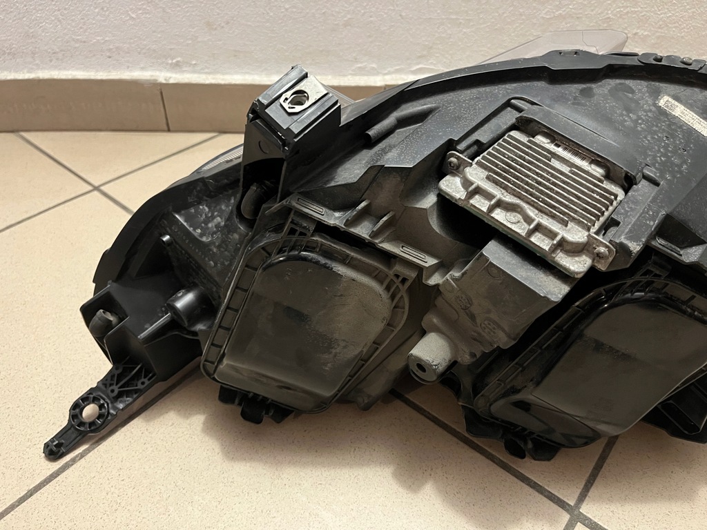 фото №12, Opel vivaro c zafira d life ксенон лампа передняя правая 9832836480