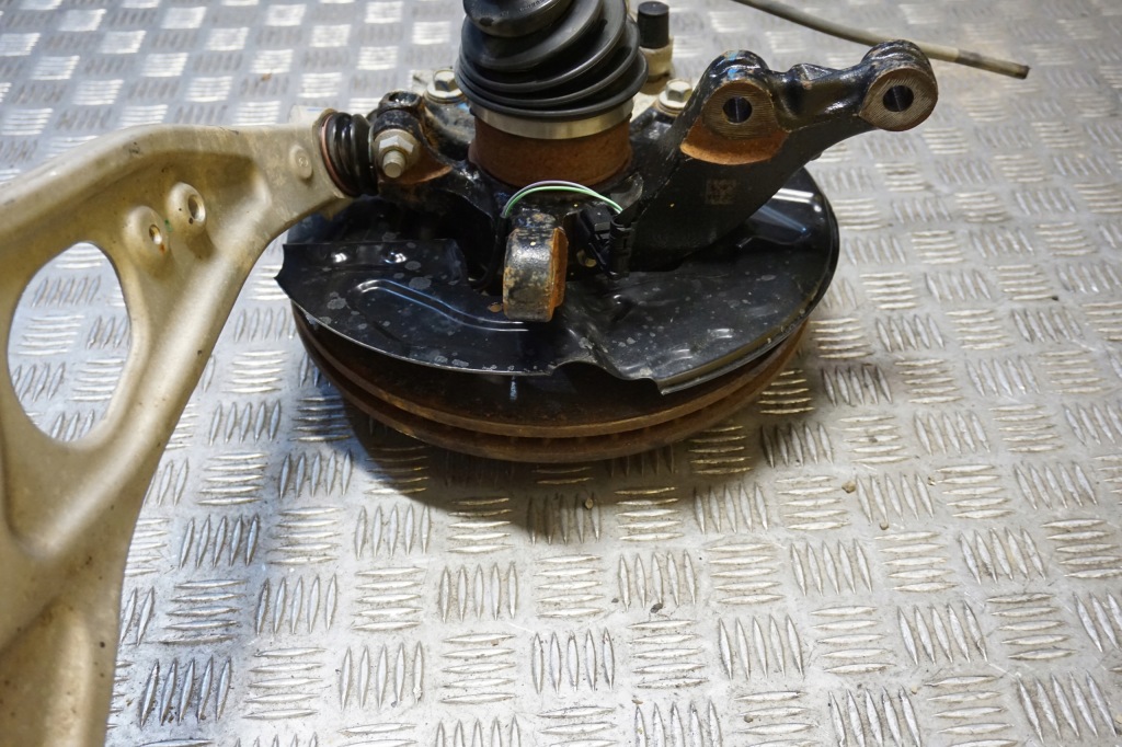 Ford bronco sport kuga 2020 - поворотний кулак важіль супорт привідний вал правий перед америка Київ