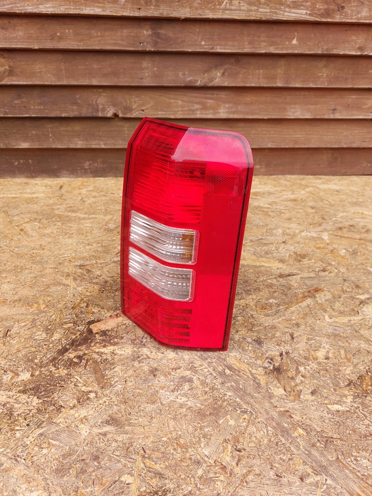 фото №1, Лампа задняя задняя правая jeep patriot 05116240ad