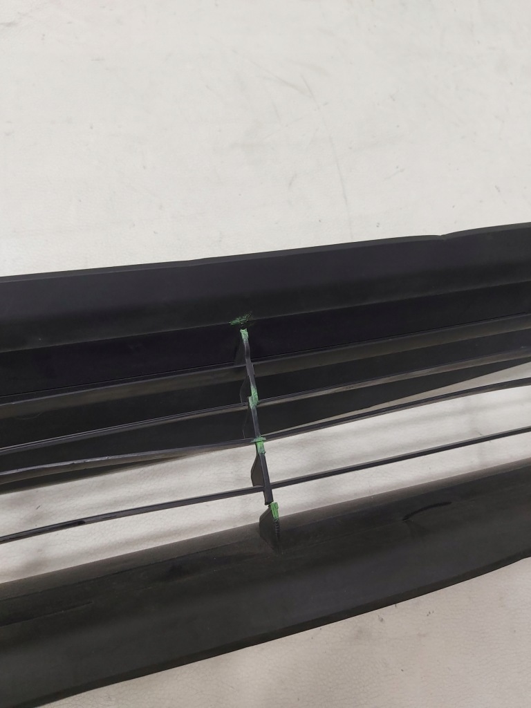 Решётка средняя tesla model x 1047740-00-e в Украине