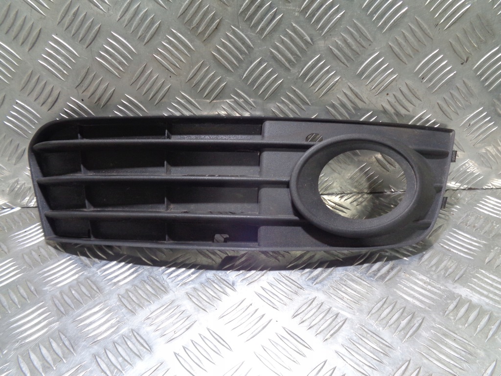 фото №1, Audi a4 b8 10r 8k0807682a решётка правая