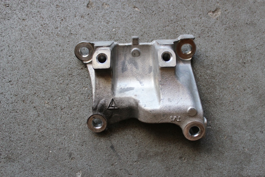 фото №1, Honda civic ix 12- 1.8 v-tec кронштейн кронштейн двигателя