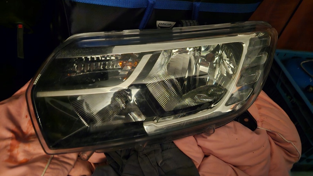 фото №1, Dacia sandero ii lift stepwey lift лампа перед левая led 260605665r оригинал