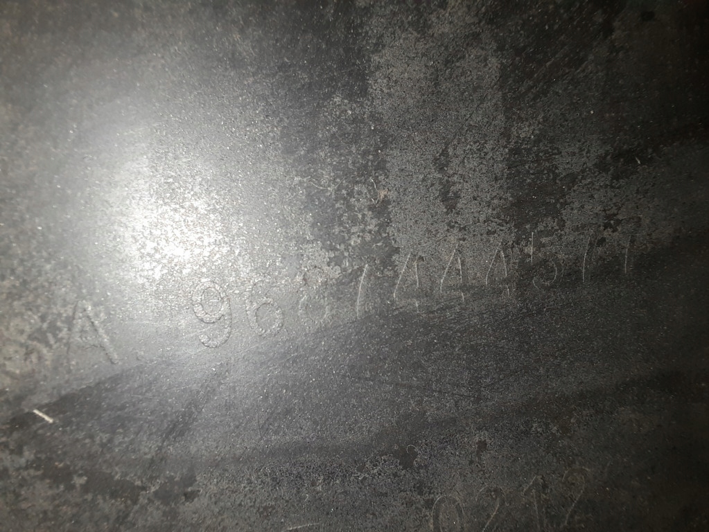 Peugeot 5008 бампер перед 9687444577 Недорого