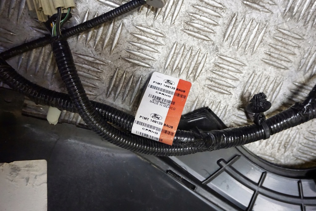 фото №11, Ford explorer 2020 - 2023 бампер задняя задний нижний датчики usa