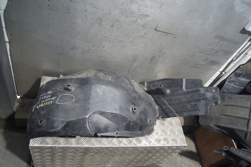 фото №1, Подкрылок левый перед mercedes sls w197 задняя часть