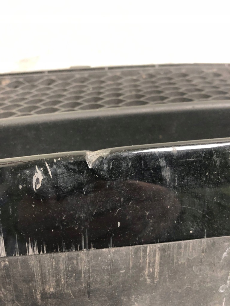 Решётка средняя бампера перед mercedes w213 amg a2138856900 с Разборки